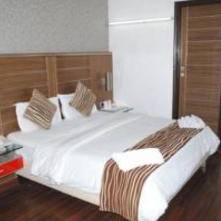 Hotel Metro Continental Дели Номер фото