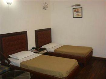 Hotel Metro Continental Дели Экстерьер фото