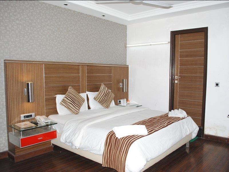 Hotel Metro Continental Дели Экстерьер фото