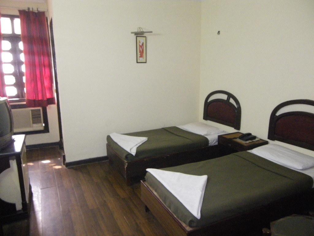 Hotel Metro Continental Дели Номер фото